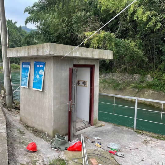 四川雅安岸邊式水質(zhì)監(jiān)測(cè)站